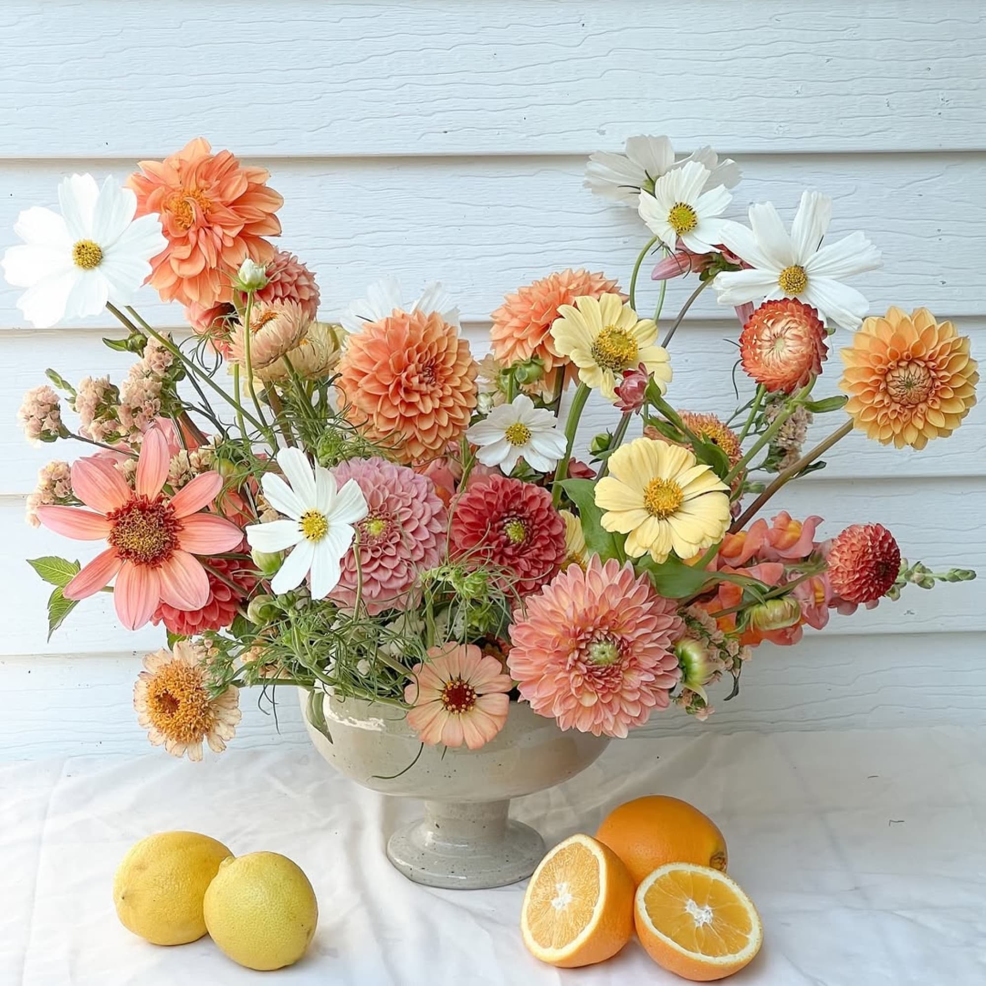 Arreglo floral escultórico de Florale